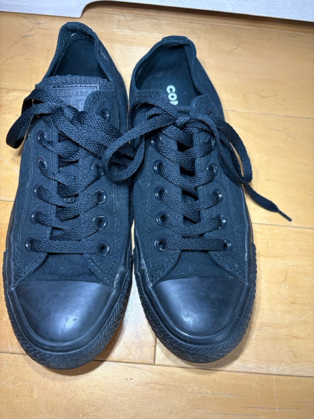 Converse Low Top Sneakers - Black